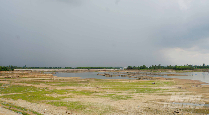 Dù Đồng Nai đã bước vào mùa mưa nhưng lượng nước về các hồ chứa vẫn nhỏ giọt. Ảnh: Lê Bình.