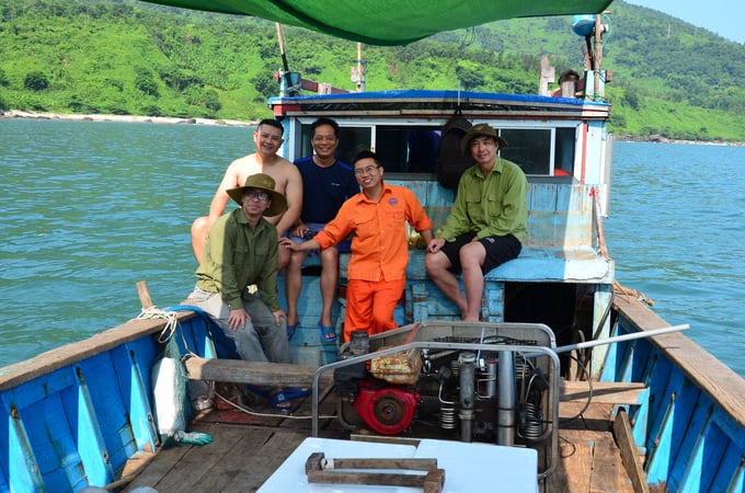 Delegation of scientists from the Research Institute for Marine Fisheries. Photo: Cong Dien.