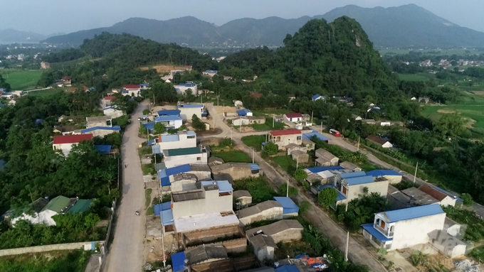 Trung tâm xã Văn Yên khang trang, sạch đẹp nhà nhà biết phát huy 'Lấy sức dân mà làm lợi cho dân' trong xây dưng nông thôn mới. Ảnh: Toán Nguyễn.