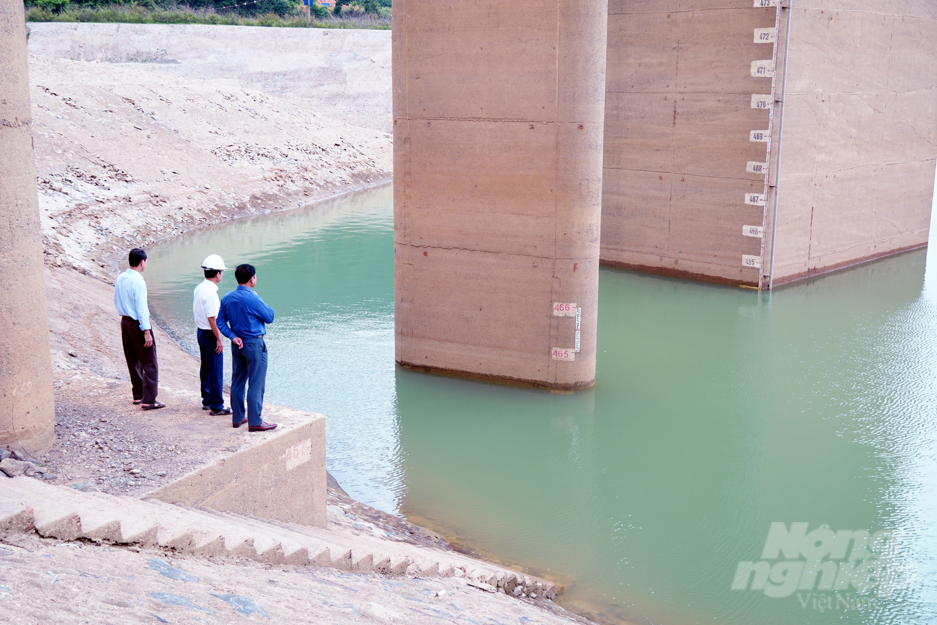 Hồ chứa Thủy điện Quảng Trị xuống thấp kỷ lục khiến ngành nông nghiệp Quảng Trị lo lắng và lên phương án phối hợp điều tiết nước cho vụ hè thu. Ảnh: Võ Dũng.