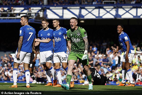 Everton đã chính thức ở lại với Premier League sau chiến thắng quả cảm trước Bournemouth. Ảnh: Dailymail.