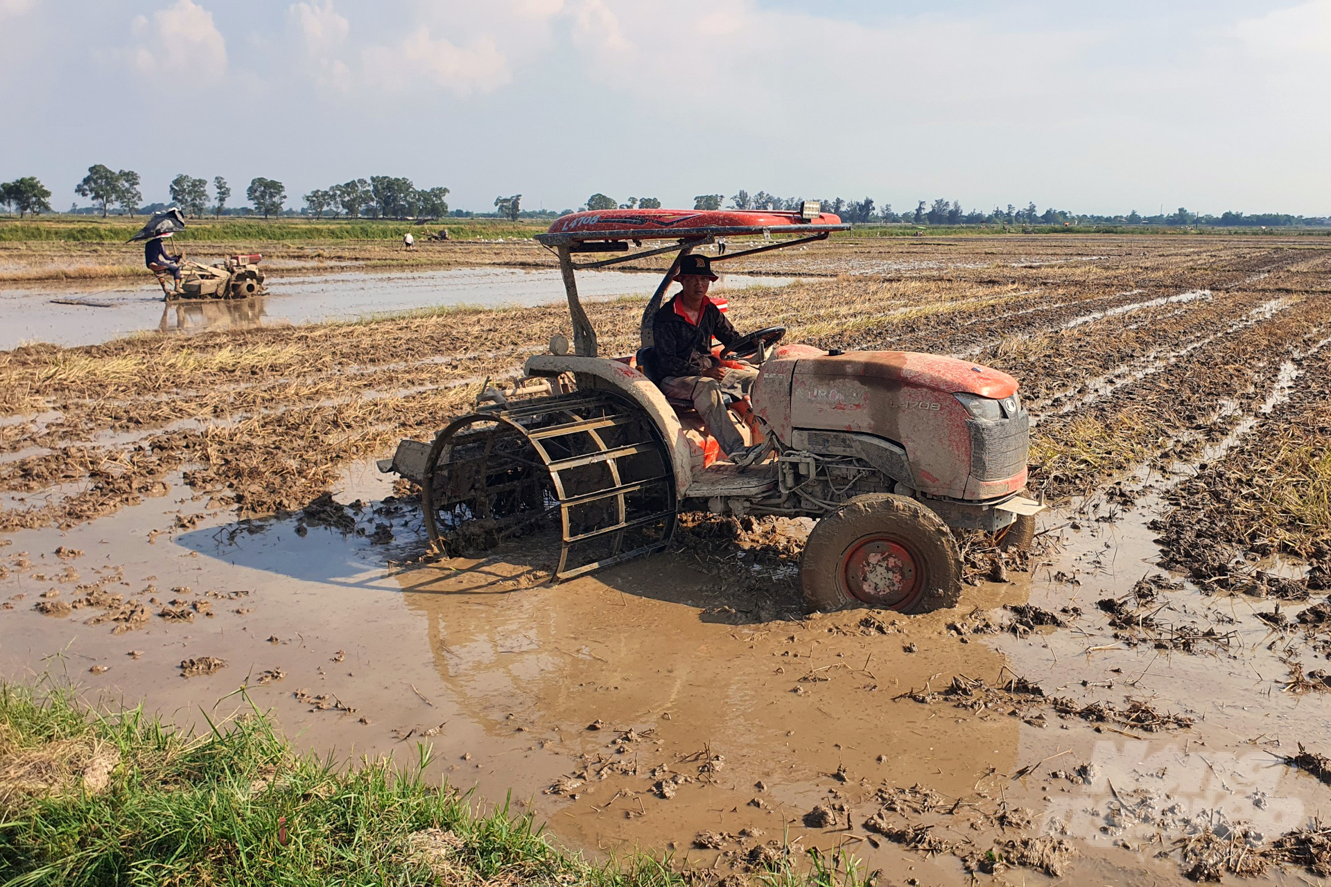 Nguồn nước sử dụng tiết kiệm, đủ cung cấp cho nông dân Quảng Trị sản xuất vụ hè thu. Ảnh: Võ Dũng.