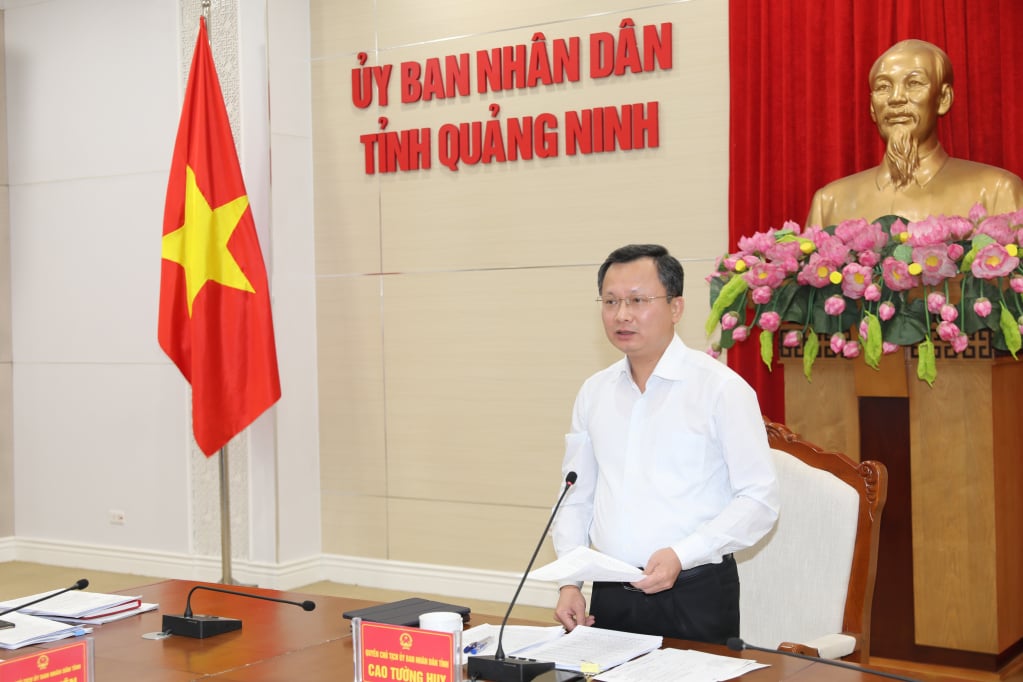 Ông Cao Tường Huy - Quyền Chủ tịch UBND tỉnh Quảng Ninh, chủ trì phiên họp. Ảnh: Đỗ Phương