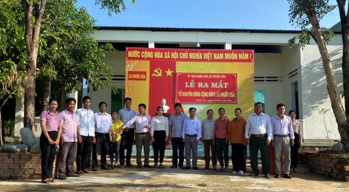 Các thành viên đầu tiên của Tổ Khuyến nông cộng đồng xã Phước Hoà (huyện Bác Ái, Ninh Thuận) trong buổi lễ ra mắt. Ảnh: Hoàng Sơn.