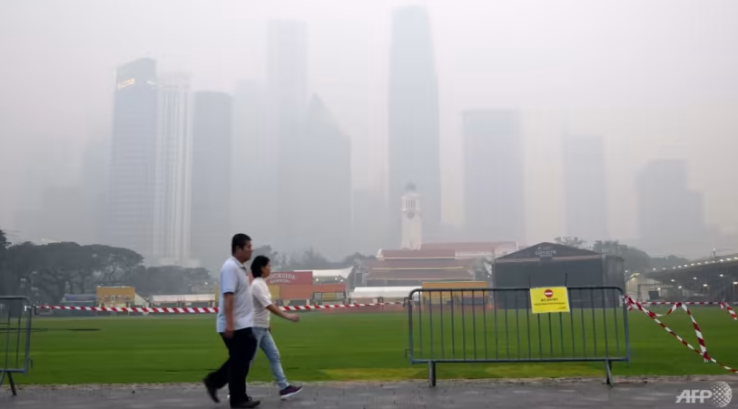 The Singapore skyline is seen shrouded in haze on Sep 14, 2015. Photo: AFP