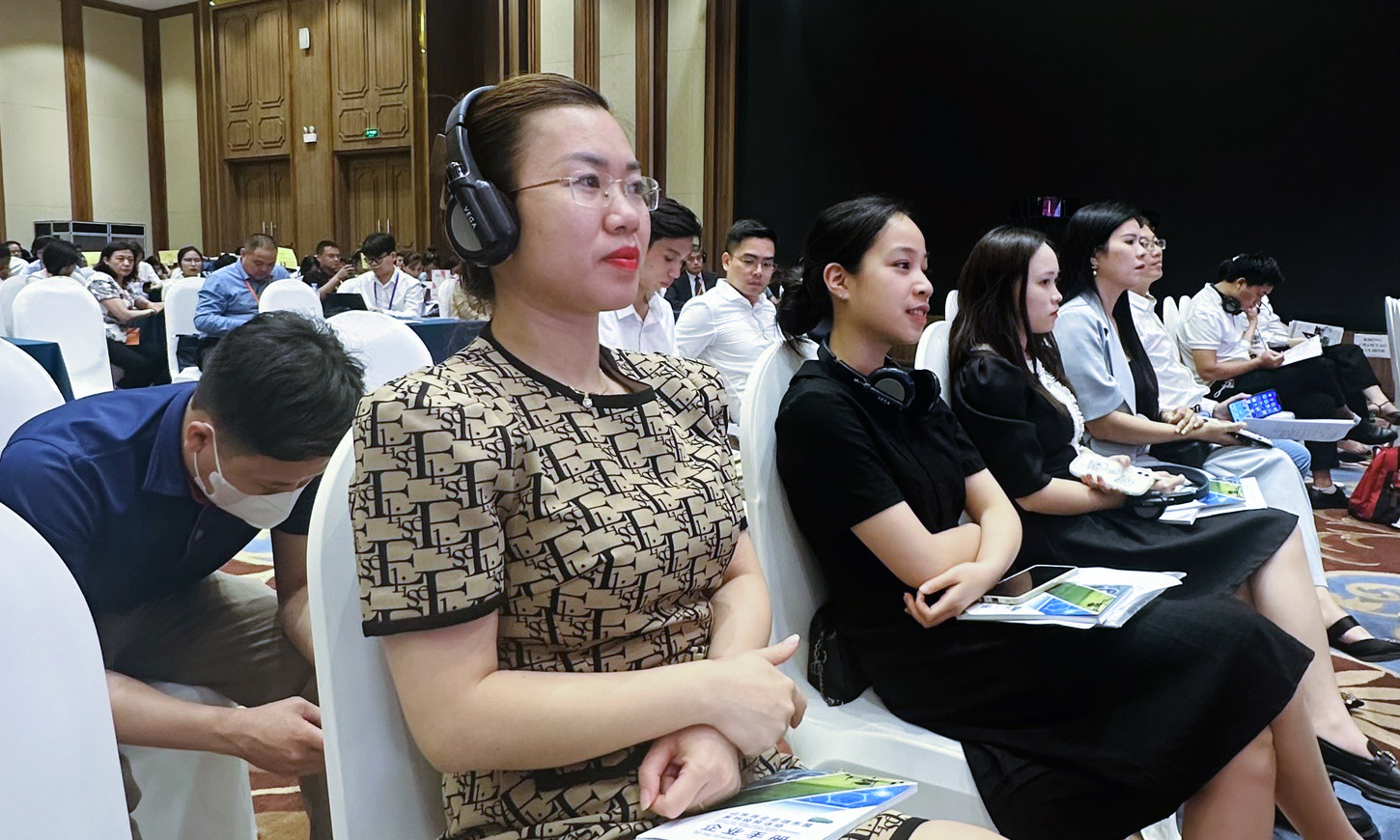 Bà Phan Thị Mến, Tổng giám đốc SUTECH mong muốn được các cơ quan quản lý hướng dẫn chi tiết về thị trường Trung Quốc. Ảnh: Bảo Thắng.