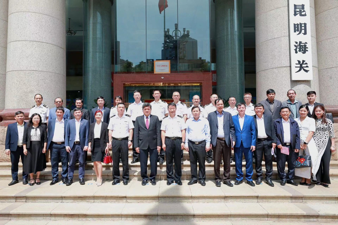 The Ministry of Agriculture and Rural Development of Vietnam, led by Deputy Minister Tran Thanh Nam, visited the Kunming Department of Customs on June 1. Photo: MT