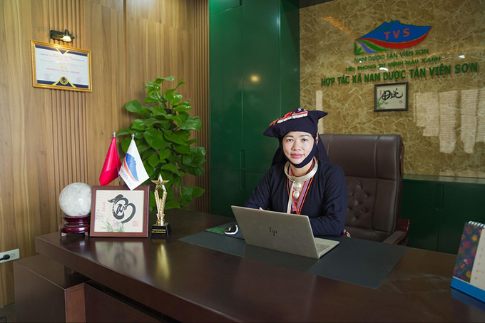 Bà Lăng Thị Châm - Chủ tịch Hồi đồng quản trị HTX Nam dược Tản Viên Sơn. Ảnh: Hồng Đạt.