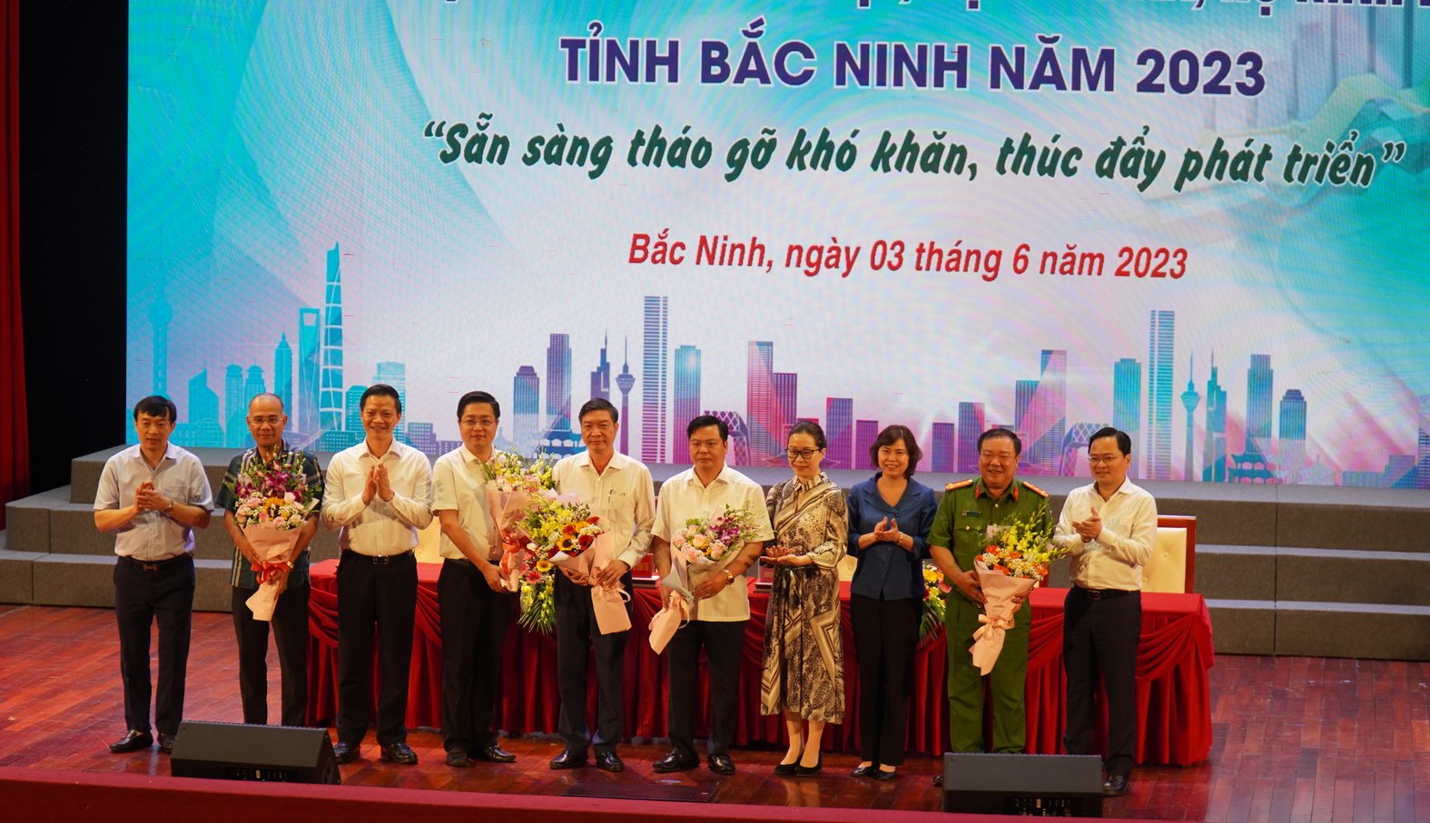 Tỉnh Bắc Ninh ra mắt 5 Tổ công tác tháo gỡ khó khăn cho doanh nghiệp sáng 3/6. Ảnh: KL.