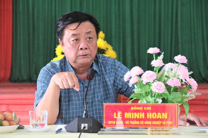 Theo Bộ trưởng Lê Minh Hoan, đang có sự chồng chéo về đối tượng hưởng thụ và cơ chế hỗ trợ bà con trong 3 Chương trình mục tiêu quốc gia tại huyện Lục Ngạn. Ảnh: Phạm Hiếu.