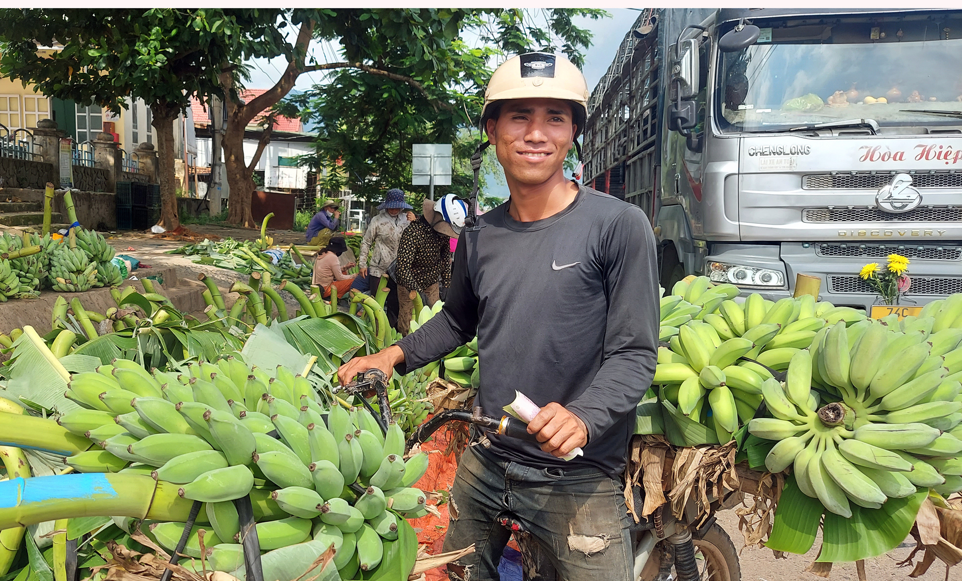 But for a few months now, the price of moldy bananas has been warming up. Photo: Vo Dung.