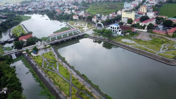 Hai bên bờ tả hữu của công trình thủy lợi Cống Neo nay đã trở thành công viên và là nơi sinh hoạt cộng đồng không thể thiếu của người dân thị trấn Thanh Miện (tỉnh Hải Dương). Ảnh: Huy Bình. 