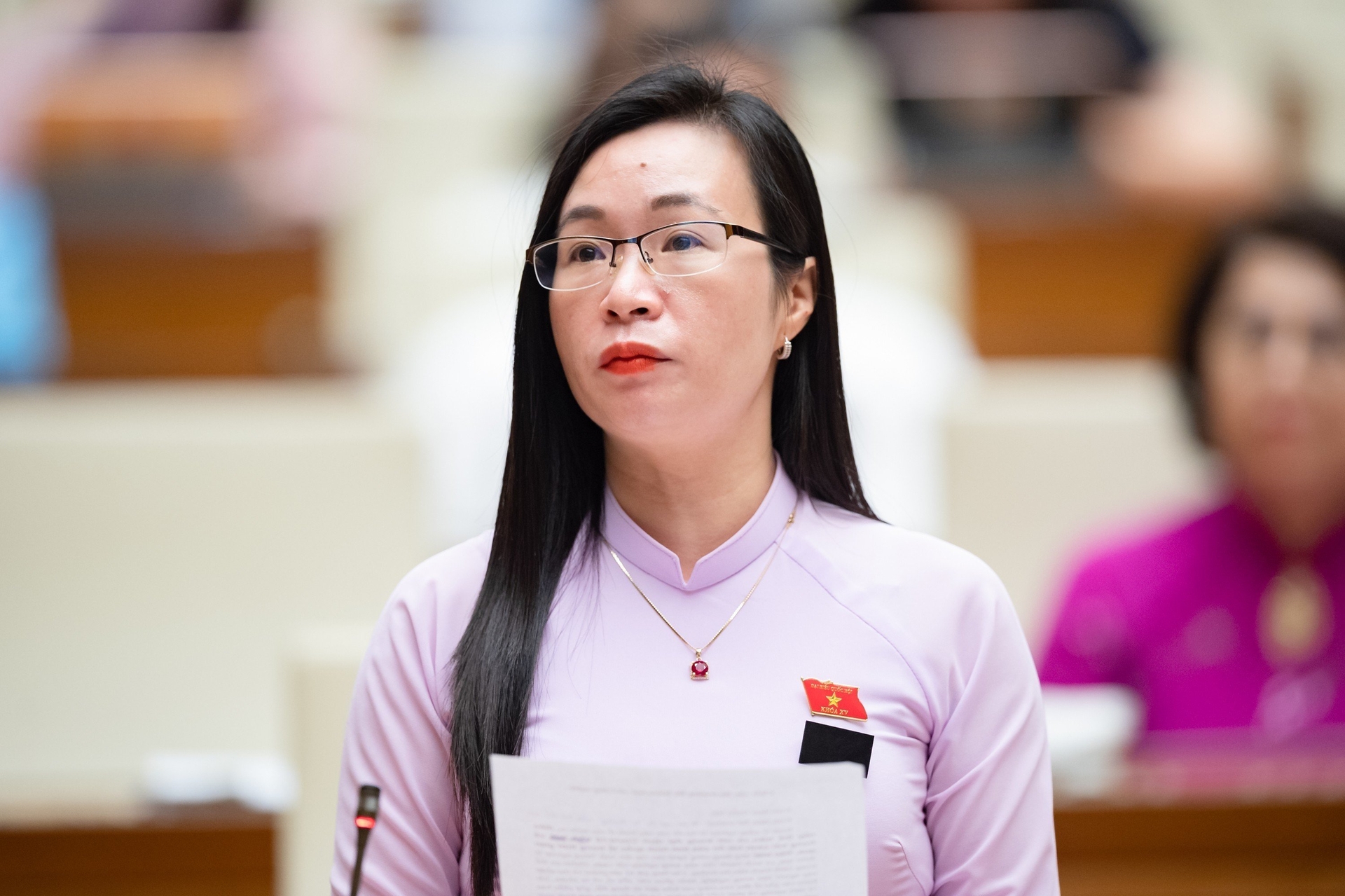 Đại biểu Trần Thị Thu Hằng, Đoàn ĐBQH tỉnh Đắk Nông chất vấn Bộ trưởng Bộ NN-PTNT.