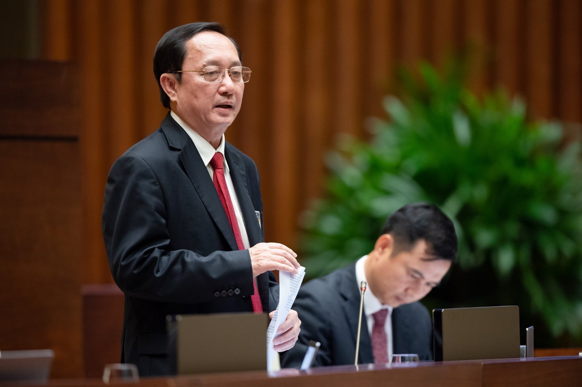 Bộ trưởng Huỳnh Thành Đạt trả lời chất vấn thuộc nhóm chủ đề thứ ba.