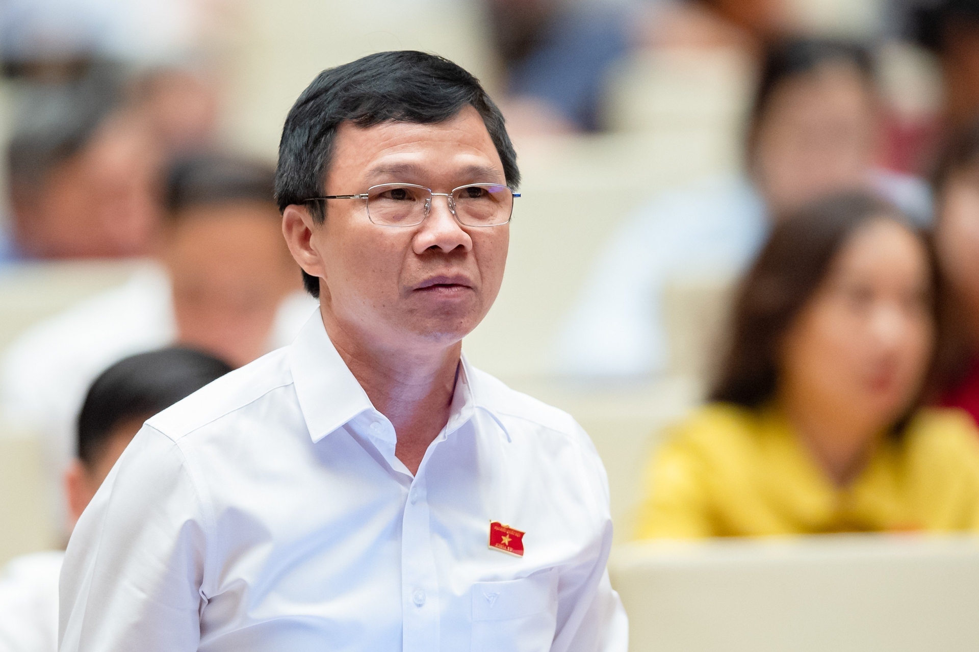Đại biểu Nguyễn Văn Thi, Đoàn Đại biểu Quốc hội tỉnh Bắc Giang chất vấn về trung tâm chiếu xạ nông sản.
