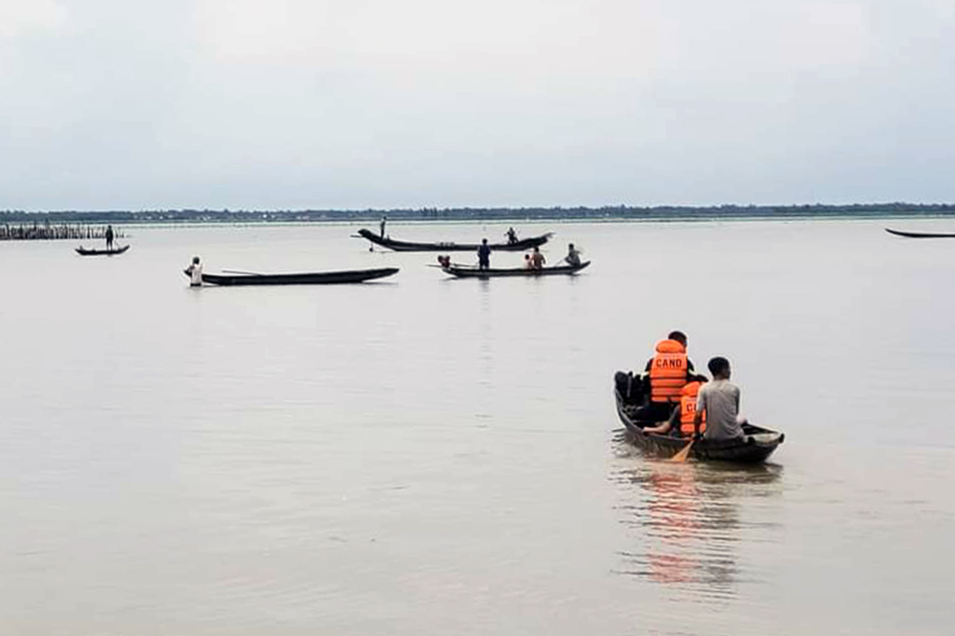 Thi thể một người đàn ông bị nước cuốn, mất tích đã được lực lượng chức năng tìm thấy ngày 8/6. Ảnh: CAH.