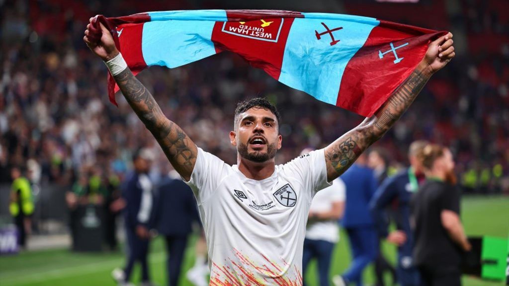 Emerson Palmieri đi vào lịch sử châu Âu. Ảnh: AS.