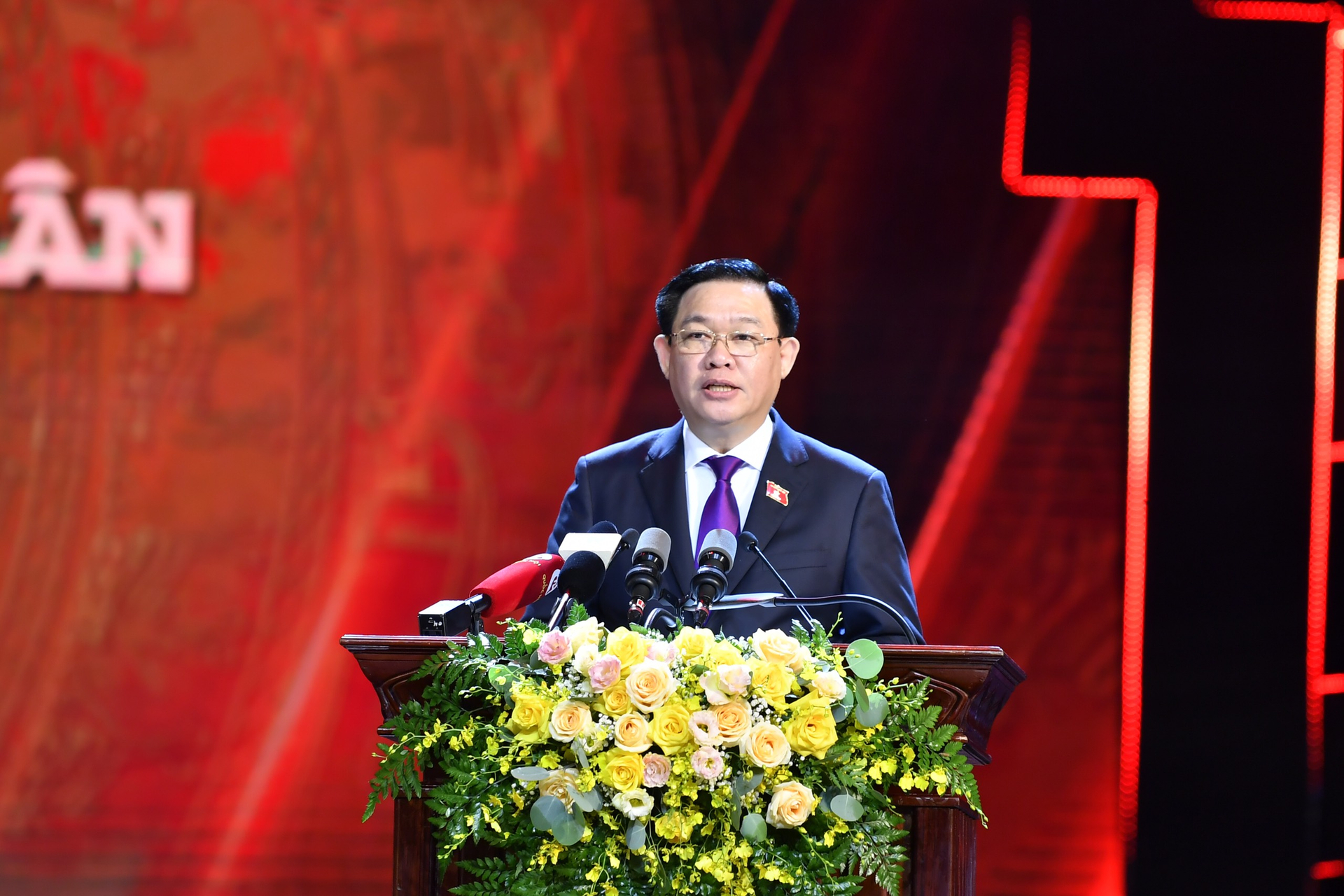 Chủ tịch Quốc hội Vương Đình Huệ phát biểu tại lễ trao giải. Ảnh: Huy Thắng.