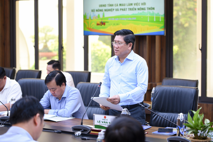 Vice Chairman of Ca Mau Provincial People's Committee Le Van Su shared about some problems in the province's projects, looking forward to receiving support from the Ministry of Agriculture and Rural Development. Photo: Tung Dinh.