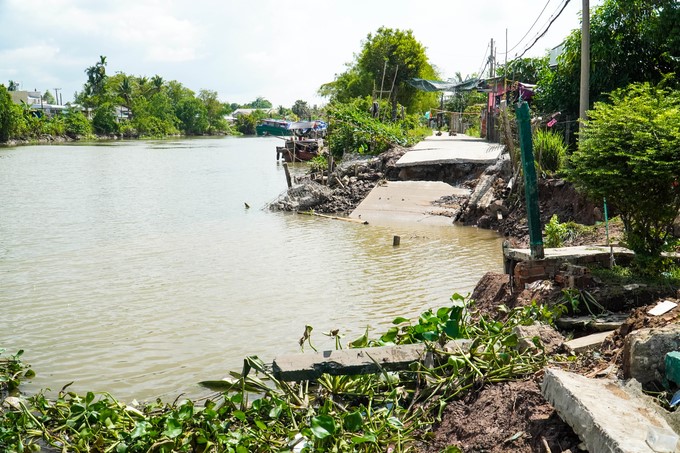 At the beginning of the rainy and stormy season in 2023, Can Tho City continuously recorded serious landslides. Photo: Kim Anh.