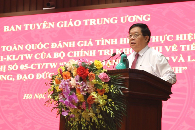 Bí thư Trung ương Đảng, Trưởng Ban Tuyên giáo Trung ương Nguyễn Trọng Nghĩa phát biểu tại Hội nghị. Ảnh: VGP.