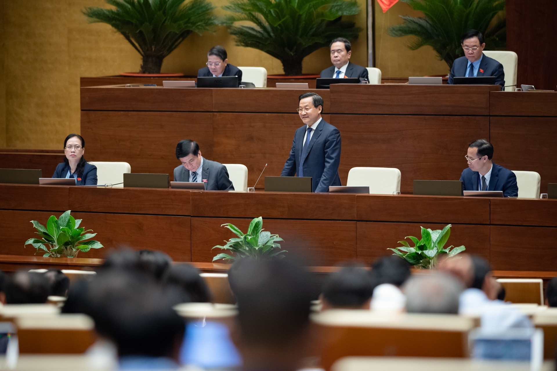 The Deputy Prime Minister emphasized that the Government is determined to stabilize the macro-economy, control inflation, and promote growth.