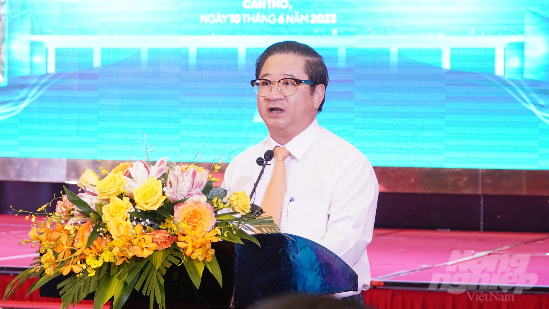 Mr. Tran Viet Truong, Chairman of Can Tho City People's Committee proposed the Ministry of Construction to initiate highway projects. Photo: Kim Anh.