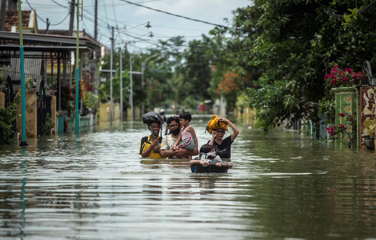 The ASEAN region suffers an average annual economic loss of 86.5 billion USD to natural disasters. Photo: TL.