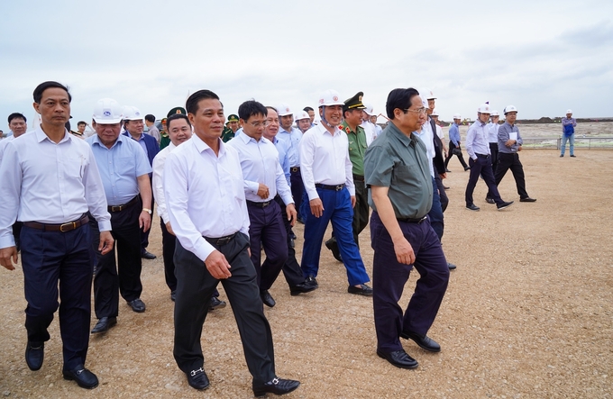 Thủ tướng Chính phủ khảo sát dự án mở rộng sân bay Cát Bi. Ảnh: Đàm Thanh.