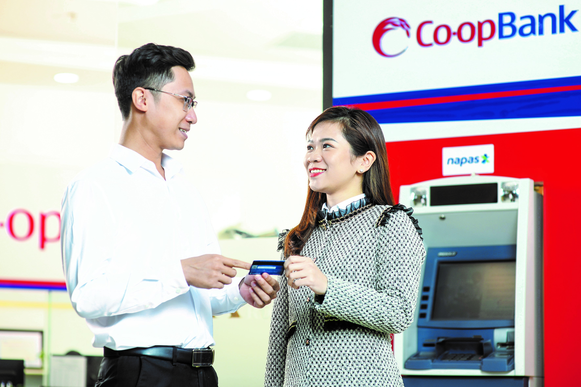 'Chi tiêu thông minh cùng thẻ Chip Co-opBank Napas'. 