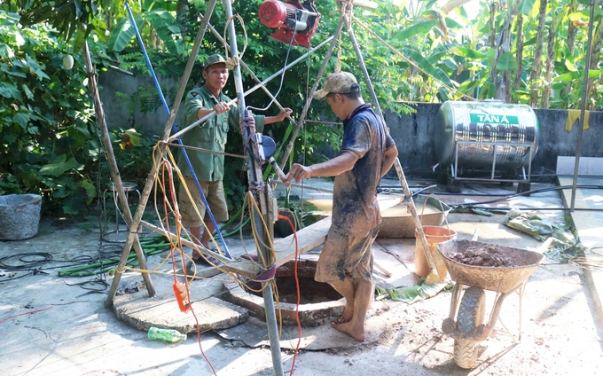 Chưa khi nào nghề đào, khoan giếng ở Nghệ An lại 'đắt hàng' như năm nay. Ảnh: Huy Thư.