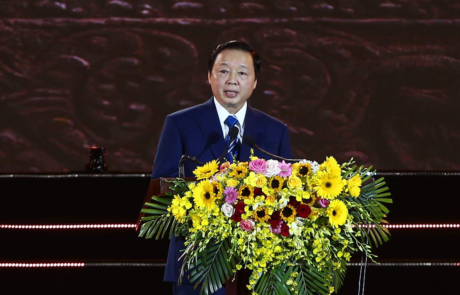 Phó Thủ tướng Trần Hồng Hà phát biểu tại buổi Lễ đón Bằng của UNESCO ghi danh 'Nghệ thuật làm Gốm của người Chăm vào danh sách Di sản văn hóa phi vật thể cần bảo về khẩn cấp' và khai mạc Lễ hội Nho – Vang Ninh Thuận năm 2023. Ảnh: M.H.