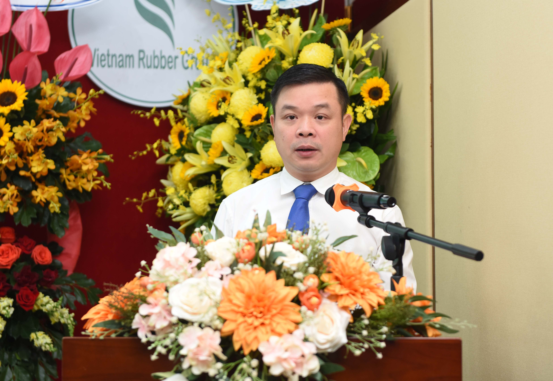 Ông Đỗ Hữu Huy, Phó Chủ tịch Ủy ban Quản lý vốn nhà nước tại doanh nghiệp phát biểu tại Đại hội.