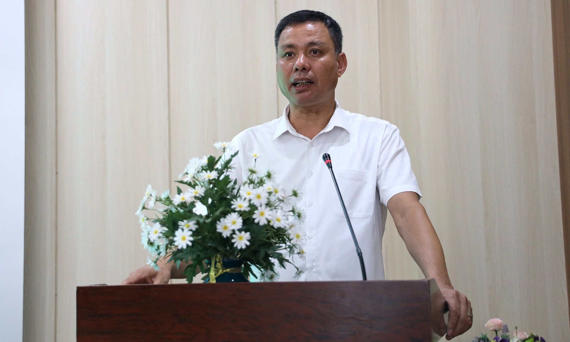 Phó Chủ tịch UBND tỉnh Sơn La Nguyễn Thành Công phát biểu tại hội nghị.