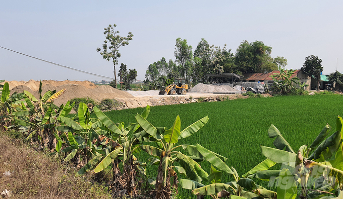 Lãnh đạo xã buông lỏng quản lý khiến thực trạng sai phạm đất đai tại xã Quỳnh Thanh ngày càng nan giải. Ảnh: Võ Thanh Mai.