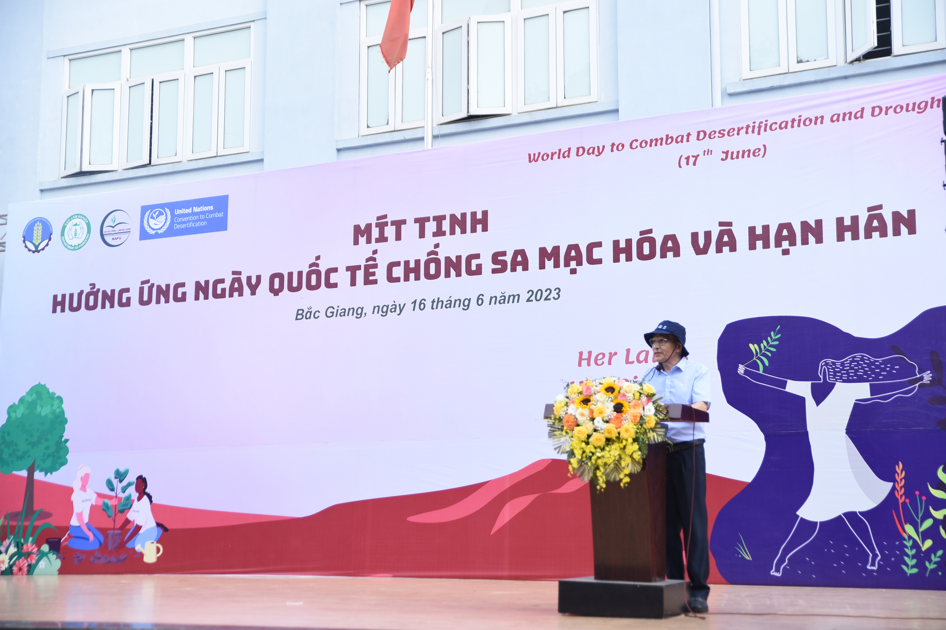 Assoc. Dr Nguyen Quang Ha, Rector of Bac Giang Agriculture and Forestry University, expressed his honour and pride when the school was selected as the venue for the meeting to respond to the International Day Against Desertification and Drought in 2023. Photo: Pham Hieu.