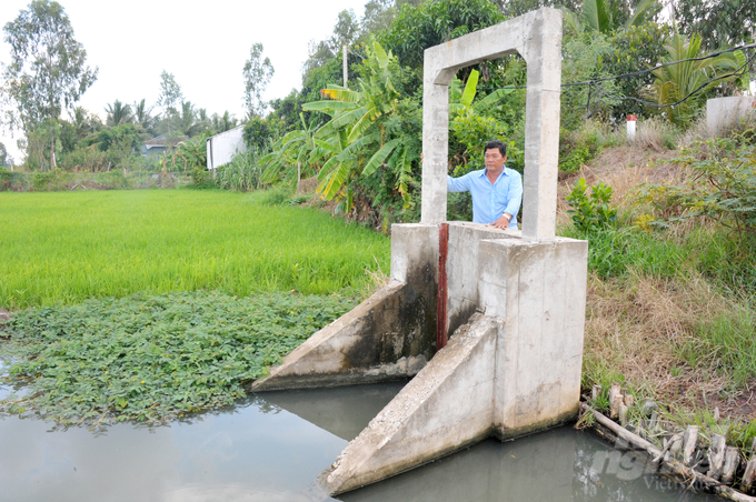 Thanks to investment in irrigation projects, farmers earned additional income from agricultural production. Photo: Le Hoang Vu.