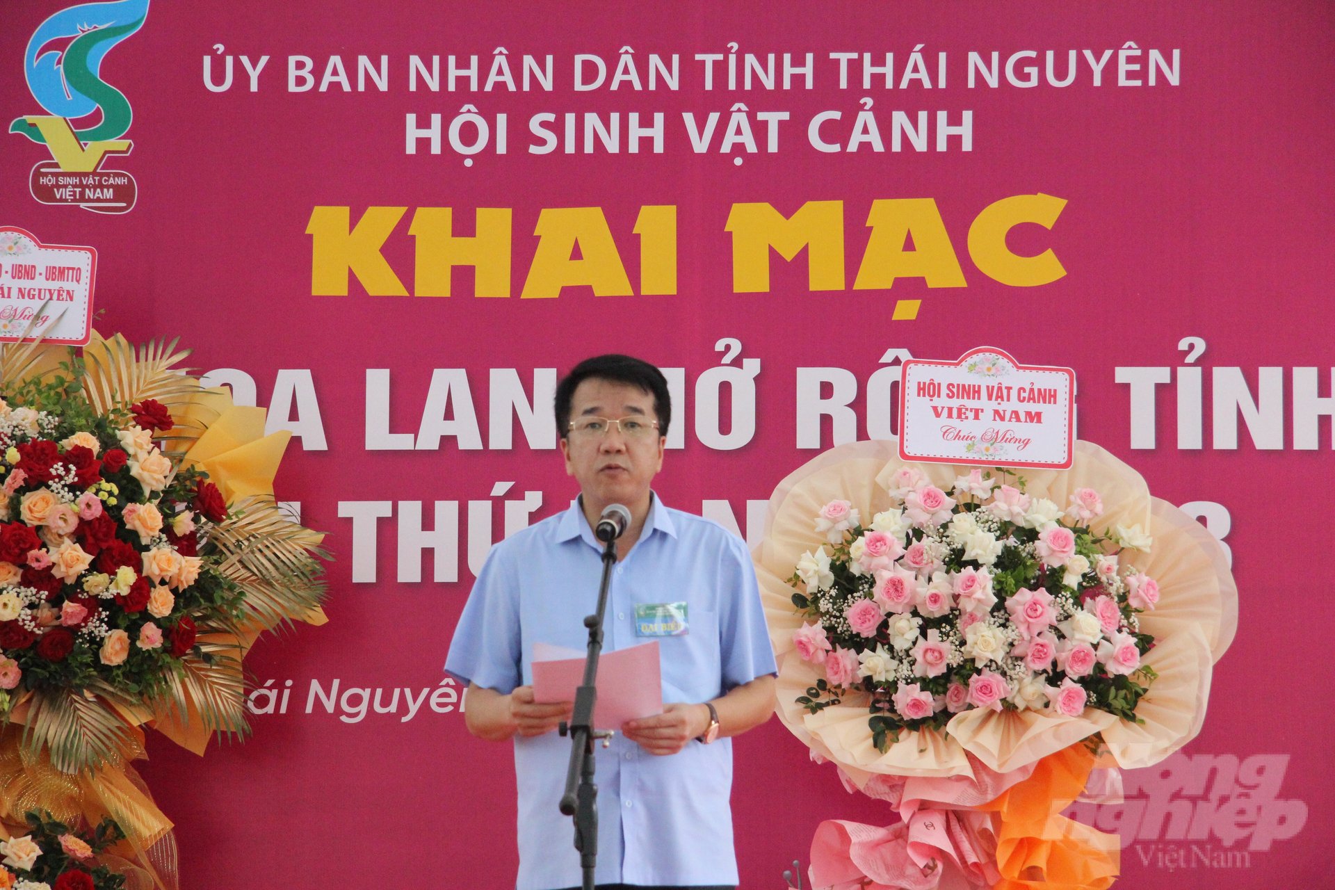 Ông Nguyễn Thanh Bình, Phó Chủ tịch UBND tỉnh Thái Nguyên phát biểu tại Triển lãm hoa lan Thái Nguyên. Ảnh: Toán Nguyễn.