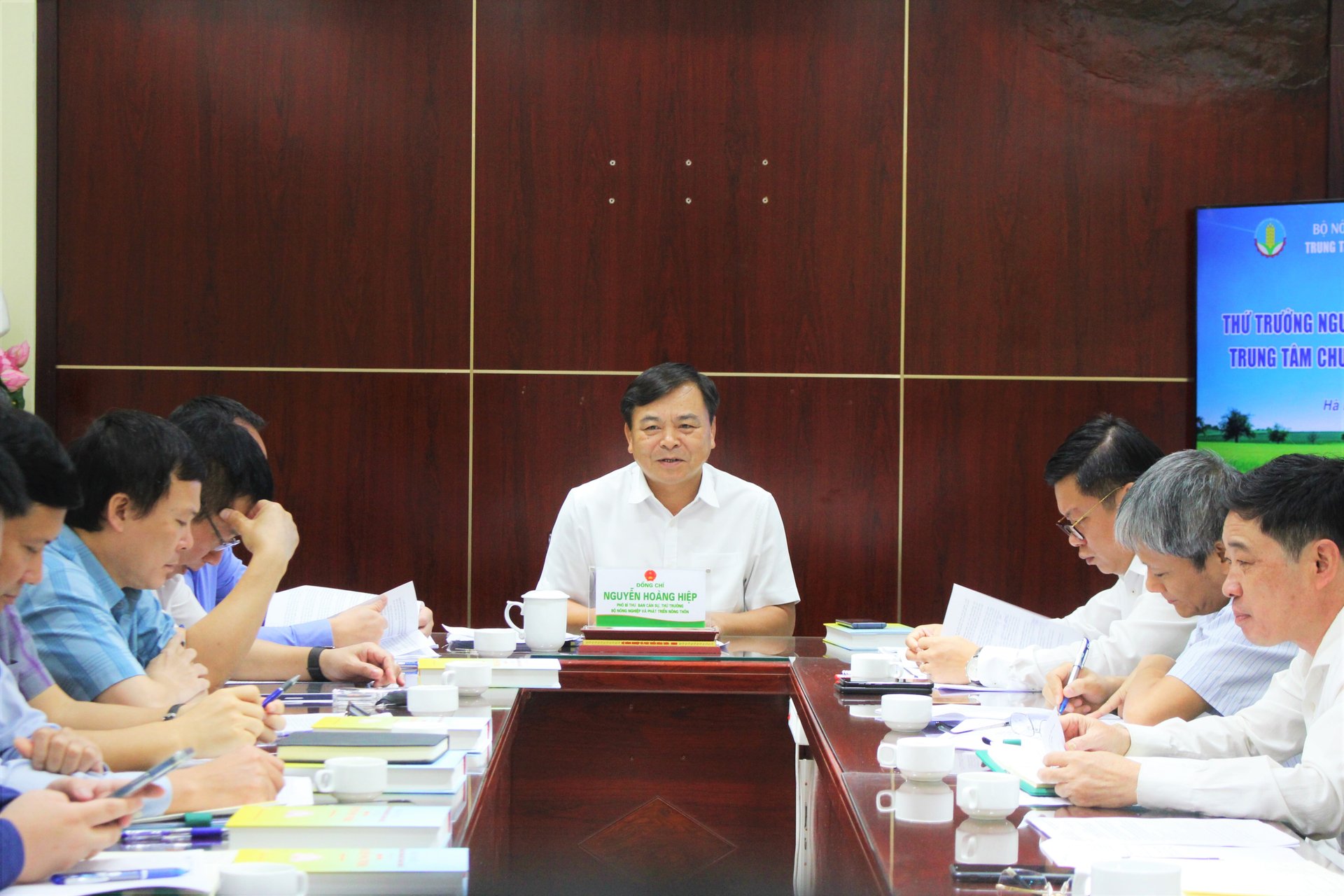 Thứ trưởng Bộ NN-PTNT Nguyễn Hoàng Hiệp yêu cầu Trung tâm Chuyển đổi số và Thống kê nông nghiệp cần nhanh chóng hoàn thiện cơ cấu tổ chức; nắm vững chức năng, nhiệm vụ của mình để triển khai các hoạt động có hiệu quả. Ảnh: Trung Quân.