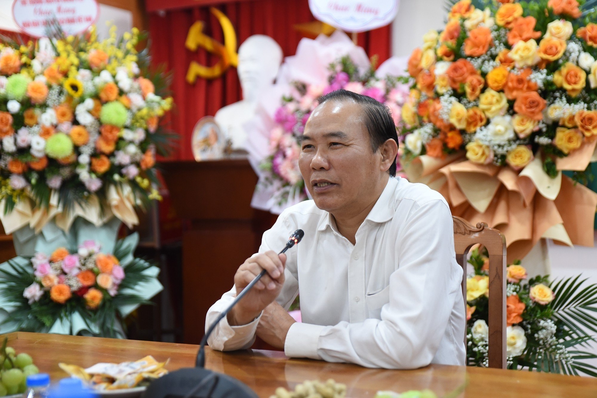 Thứ trưởng Phùng Đức Tiến đánh giá, Báo Nông nghiệp Việt Nam có sự tiến bộ rõ nét thời gian qua. Ảnh: Tùng Đinh.