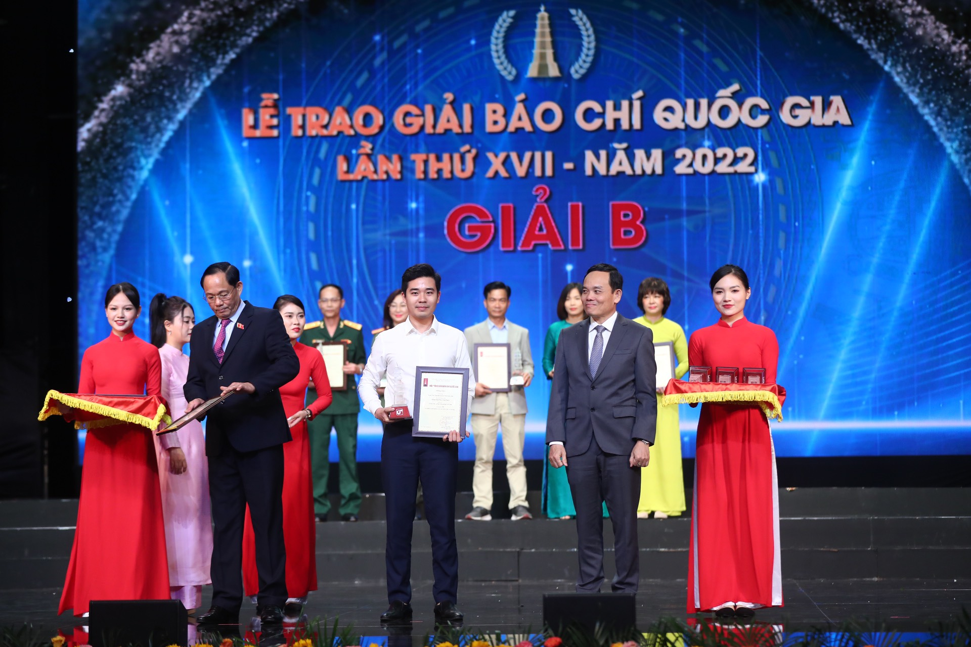 Tác giả Minh Phúc, Báo Nông nghiệp Việt Nam nhận Giải B Giải Báo chí Quốc gia lần thứ XVII - năm 2022. Ảnh: M.P.