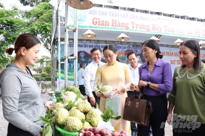Hội chợ trái cây nhà nông huyện Phong Điền sẽ là hoạt động được huyện này duy trì trong những năm tới nhằm quảng bá đặc sản cây ăn trái địa phương, thúc đẩy hoạt động du lịch sinh thái. Ảnh: Kim Anh.