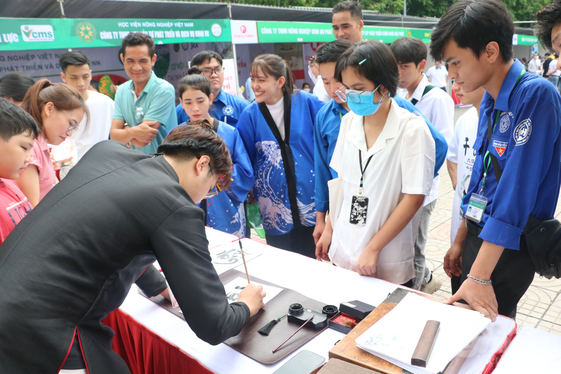 Học viện đã long trọng tổ chức Lễ hội Giao lưu văn hóa Việt Nam – Nhật Bản Taiyou Masturi 2023 để góp phần tôn vinh giá trị hợp tác, quan hệ hữu nghị giữa hai nước. Ảnh: Hưng Giang.