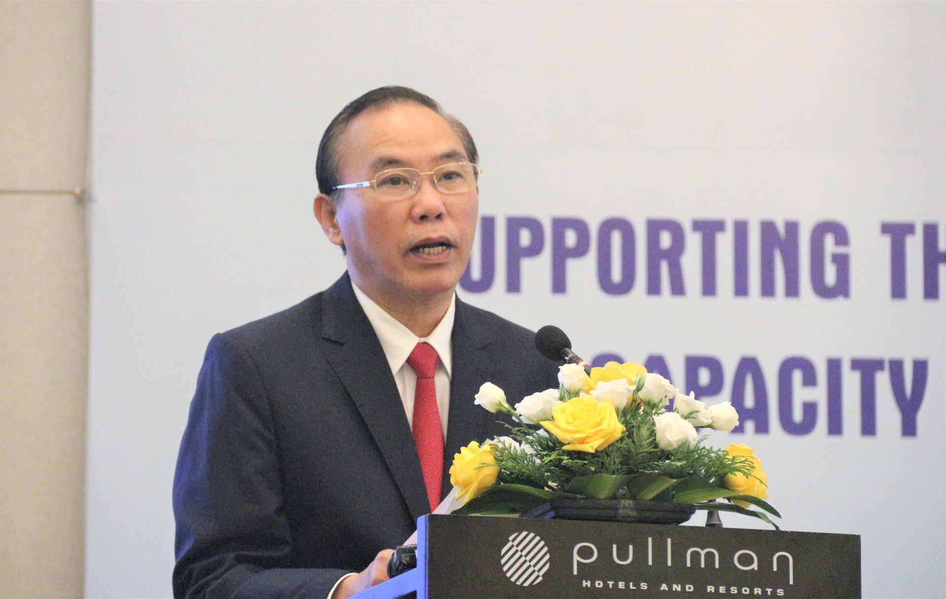 Deputy Minister of MARD Phung Duc Tien spoke at the event. 