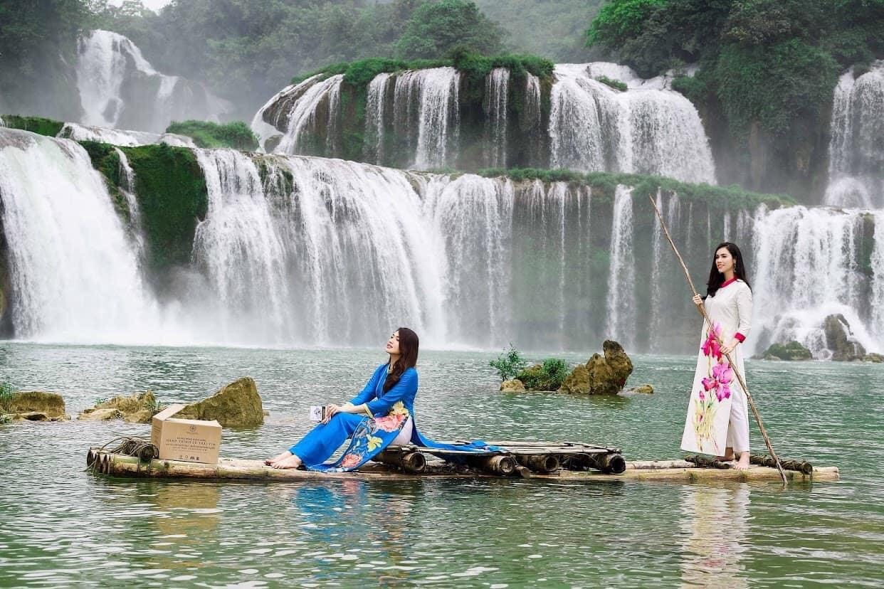 Bản Giốc mùa tháng 5 nước xuống, muốn chiêm ngưỡng những dòng nước trắng xóa du khách nên đến thác từ 12-15h hàng ngày. Ảnh: Tùng Đinh.