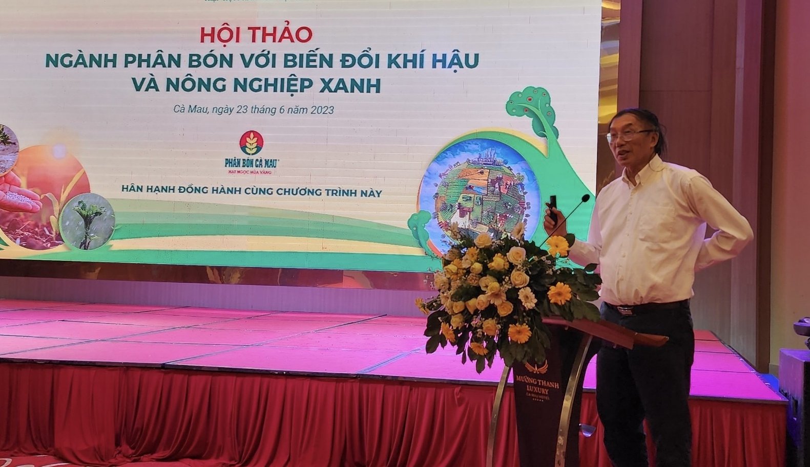 Theo TS Phùng Hà, Phó Chủ tịch, Tổng thư ký FAV, giảm phát thải trong ngành phân bón tại Việt Nam hiện nay là xu thế tất yếu nhưng cần lộ trình phù hợp. Ảnh: Nguyên Huân.