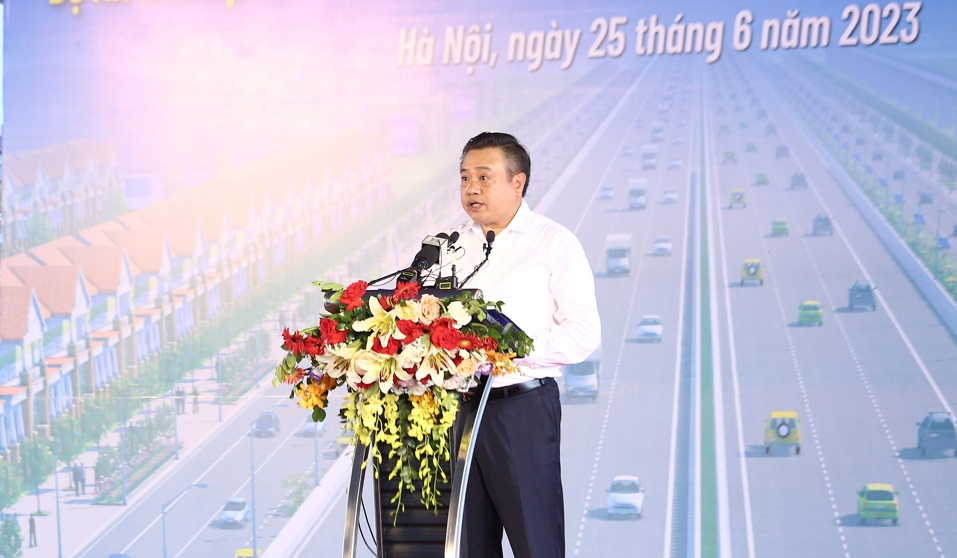 Chủ tịch UBND thành phố Hà Nội Trần Sỹ Thanh cho biết, thành phố đã thiết lập một 'đường dây tiếp nhận văn bản riêng về đường vành đai 4'. Ảnh: Hùng Khang.
