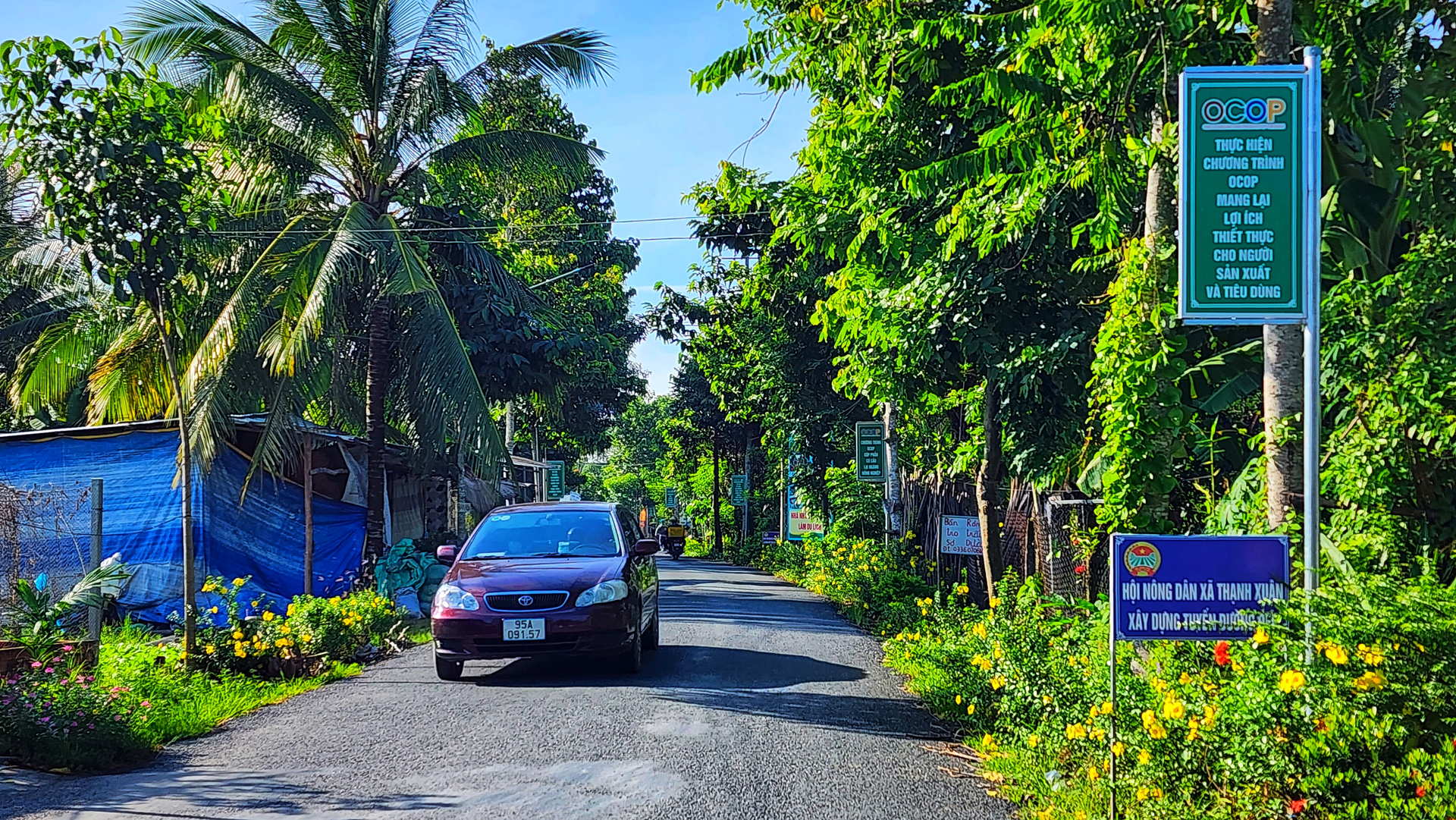 Mô hình con đường đẹp của các hội, đoàn thể xã Thạnh Xuân, huyện Châu Thành A, tỉnh Hậu Giang xây dựng, lồng ghép tuyên truyền chương trình NTM hiệu quả. Ảnh: Kim Anh.