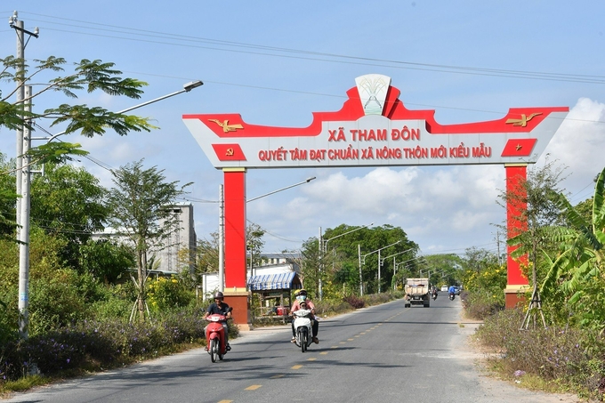 Tranh thủ sự đồng lòng của người dân, việc xây dựng NTM ở Tham Đôn, Mỹ Xuyên có bước ngoặt lớn. Ảnh: Kim Anh.