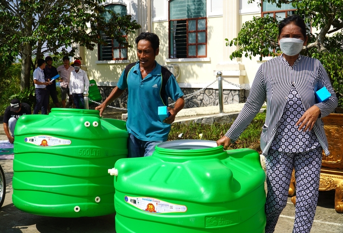 Giải quyết vấn đề nước sạch an toàn cho người dân vùng nông thôn, đặc biệt là khu vực đông đồng bào dân tộc Khmer là vấn đề cấp thiết của tỉnh Sóc Trăng. Ảnh: Kim Anh.